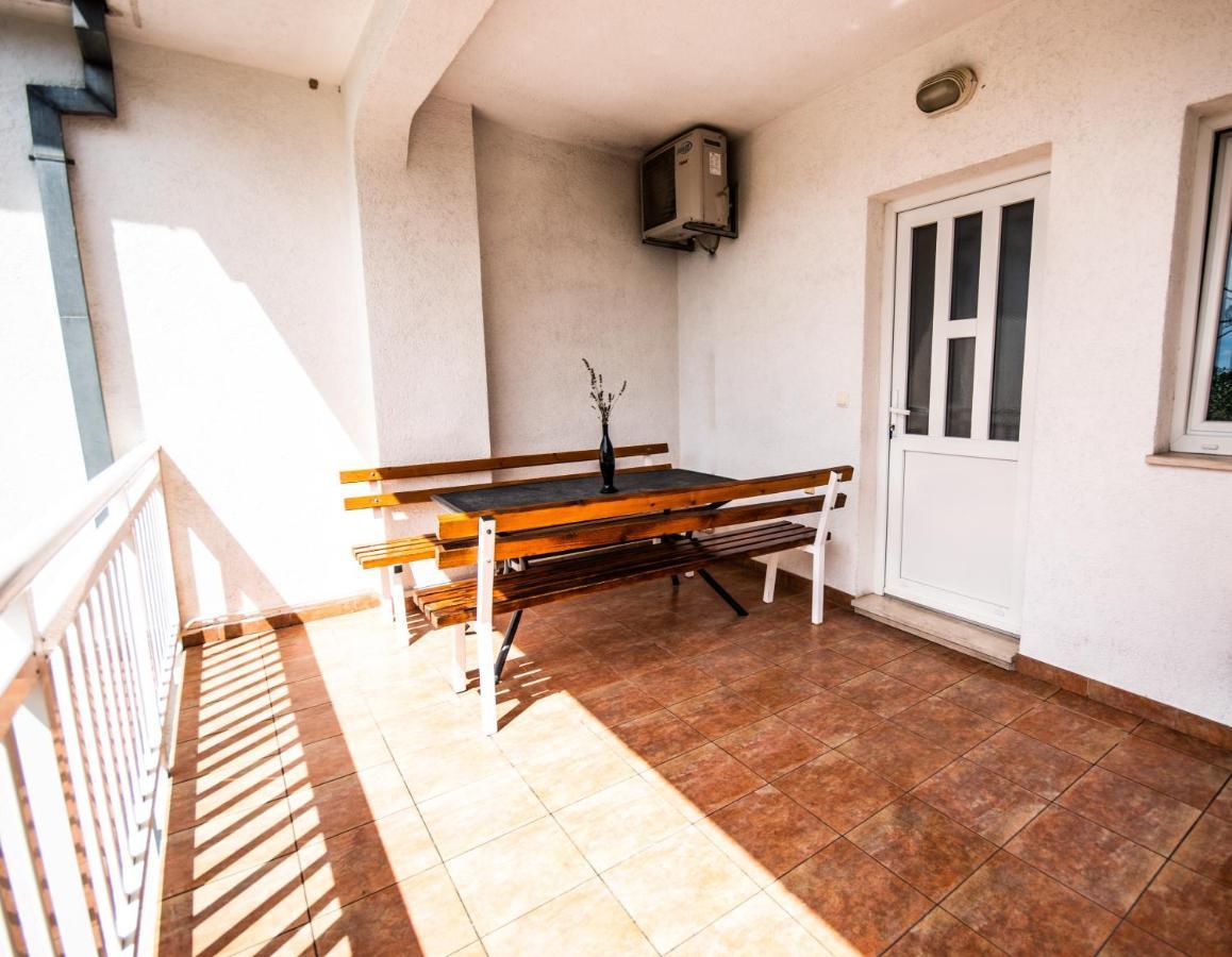 Apartment Franic Подстрана Екстериор снимка