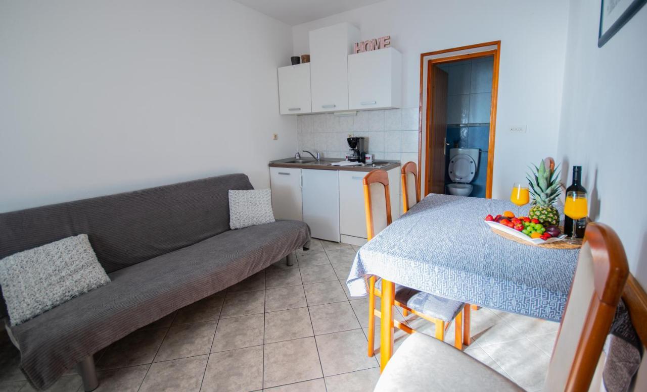 Apartment Franic Подстрана Екстериор снимка